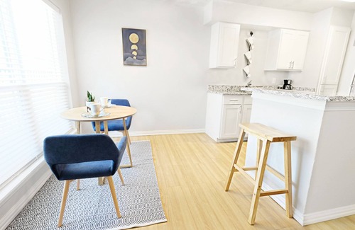Old East Dallas Apartment | The City Escape Arboretum Tickets Included