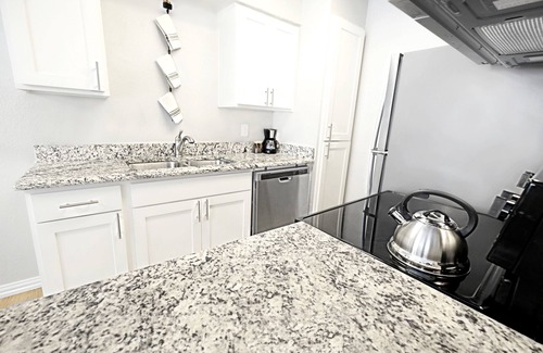 Old East Dallas Apartment | The City Escape Arboretum Tickets Included