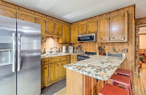 Blairsville Cabin | The Classic | Forest cabin with wraparound deck, fireplace & great location