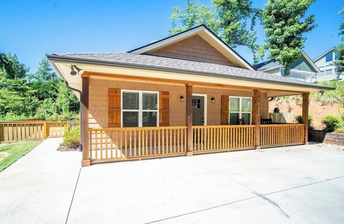 Keowee House | The Clemson Cottage - 3.6 mi. to Memorial Stadium
