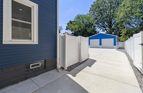 Cleveland House | The Cleveland Haven - Spacious 4-bedroom house in enjoyable Cleveland with AC