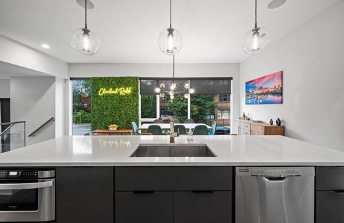 Tremont House | The Cleveland ROCKS! Townhome in Tremont
