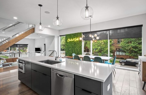 Tremont House | The Cleveland ROCKS! Townhome in Tremont
