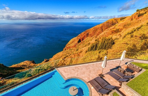 Faja da Ovelha House | The Cliffhouse by LovelyStay