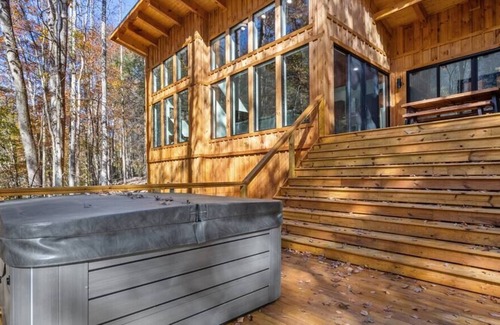 Slade Cabin | The Cliffs Cabin LUX,exclusive stay, wifi, hot tub