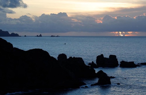 Loiba House | The Cliffs - Picon Seaside Cottage