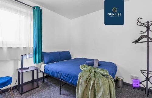 Dundee Apartment | THE CLIPPIE - INVOICE and REDUCED PRICE only via SUNRISE SHORT LETS DUNDEE, 3 Rooms, 4 Beds, Recently Renovated, Free WiFi, Free Street Parking, Ground Floor, Fully Equipped, Short and Long Stay Rates
