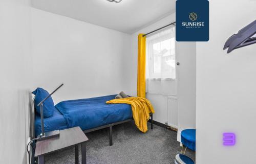 Dundee Apartment | THE CLIPPIE - INVOICE and REDUCED PRICE only via SUNRISE SHORT LETS DUNDEE, 3 Rooms, 4 Beds, Recently Renovated, Free WiFi, Free Street Parking, Ground Floor, Fully Equipped, Short and Long Stay Rates