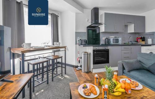 Dundee Apartment | THE CLIPPIE - INVOICE and REDUCED PRICE only via SUNRISE SHORT LETS DUNDEE, 3 Rooms, 4 Beds, Recently Renovated, Free WiFi, Free Street Parking, Ground Floor, Fully Equipped, Short and Long Stay Rates