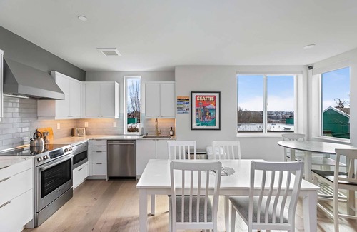 East Queen Anne Apartment | The Clock Tower Sweet Suite