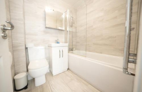 Harlington House | The Close Airport