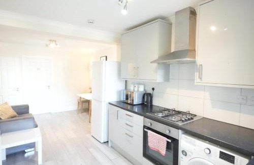 Harlington House | The Close Airport