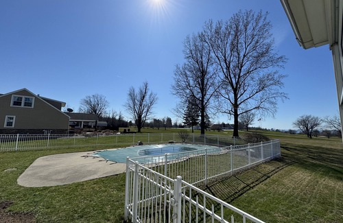 Athol Springs House | The Club House