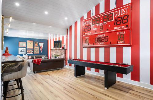 Bloomington House | The Clubhouse Walk To Stadiums