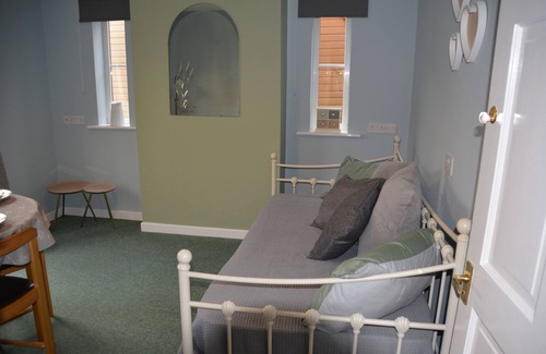 Leominster House | The Coach House - 5 min walk from the Market Town