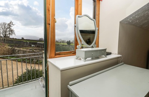 Abergavenny Cottage | THE COACH HOUSE, pet friendly, character holiday cottage in Gilwern