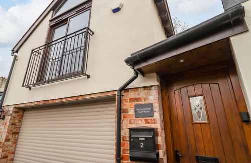 Cheltenham Cottage | THE COACH HOUSE, romantic, character holiday cottage in Cheltenham