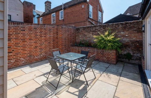 Hadleigh House | The Coach House - Three Bedroom House, Sleeps 6
