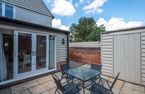 Hadleigh House | The Coach House - Three Bedroom House, Sleeps 6