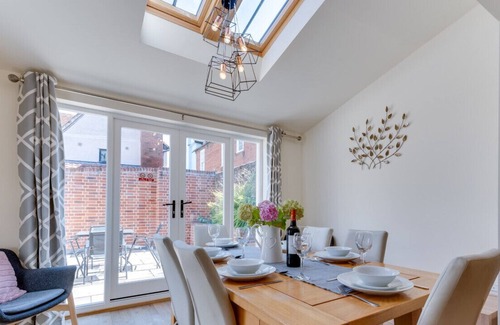 Hadleigh House | The Coach House - Three Bedroom House, Sleeps 6