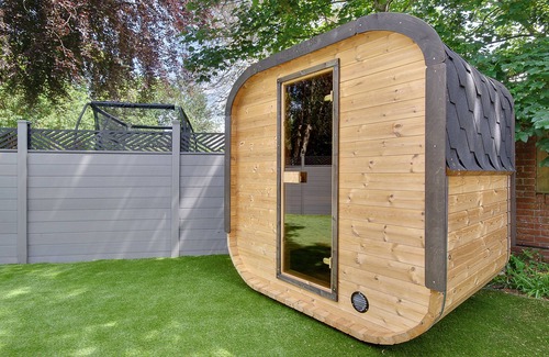 Boscombe House | The Coach House with private hot tub and sauna