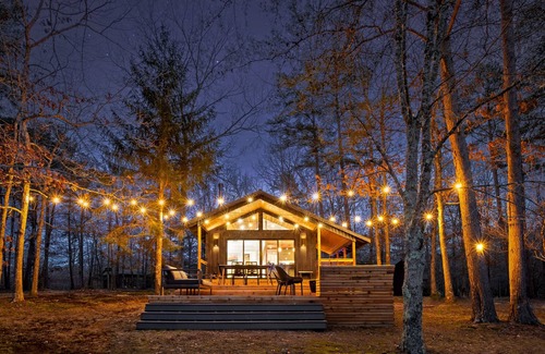 Gruetli Laager Cabin | The Coalmont: Waterfront Tiny-Home Cabin Retreat