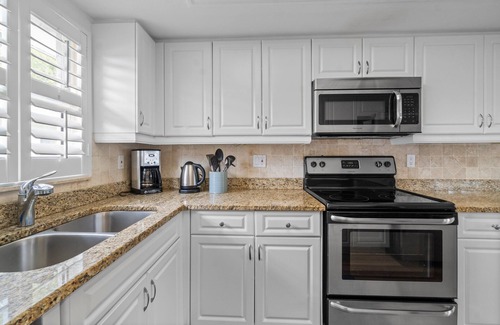 Naples Park House | The Coastal Haven | Heated Pool | Near Beach