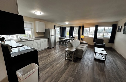 Long Beach Hotel | The Coastal Inn and Suites