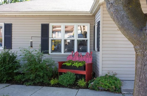 Cobourg House | The Cobourg Creek Cottage