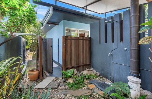 Port Douglas Villa | The Coconut Hut