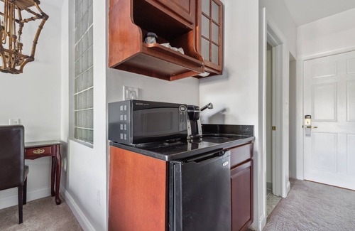 Harper's Choice Hotel | The Columbia Inn at Peralynna Manor