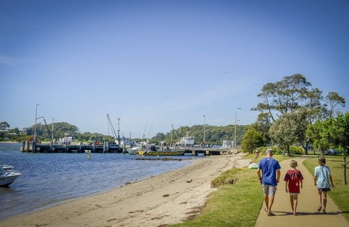 Greenwell Point House | "The Comarong" 3 Bedroom home with views at Greenwell Point. Short walk to water