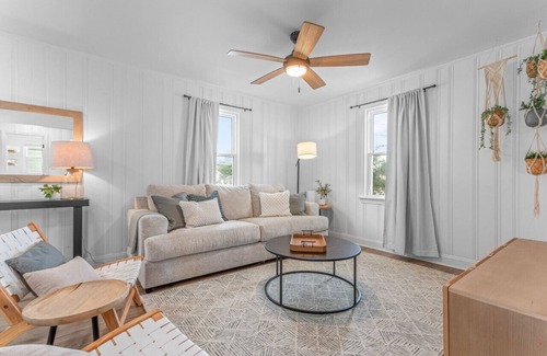 Northeast Virginia Beach House | The Comber Renovated 2023 2bd Luxury House 2 blocks from beach