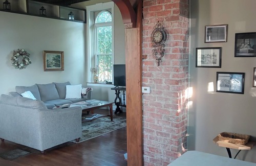 Palmyra House | The Comfort Schoolhouse, Est 1872