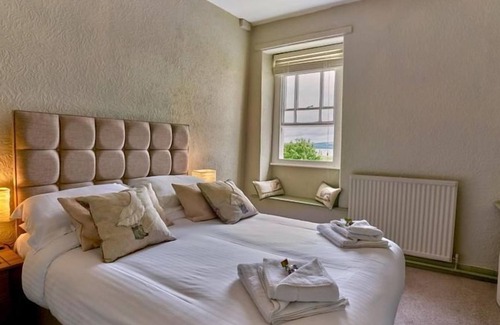 Grange-over-Sands Hotel | The Commodore Inn
