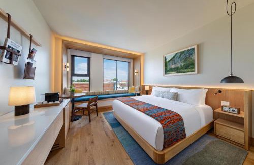 Downtown Hotel | The Compton