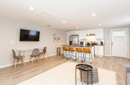 Concord Apartment | The Concord Getaway 2BR/2BTH APT