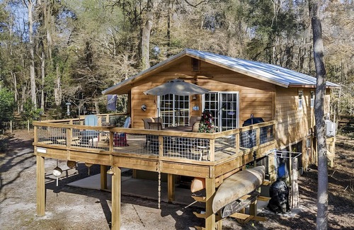 Branford House | The Confluence Cabin: Free tubing, paddle boarding + kayaking on the Ichetucknee