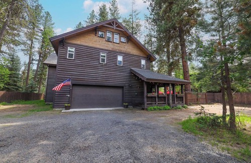 McCall Cabin | The Conifer Lodge in heart of Mccall. Central location for large gatherings!