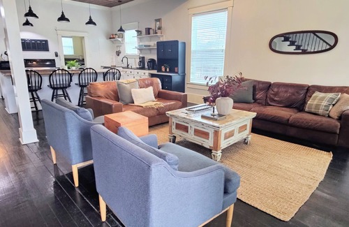 Brazos House | The Conner House-Walk to Magnolia!