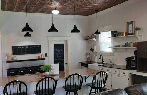 Brazos House | The Conner House-Walk to Magnolia!