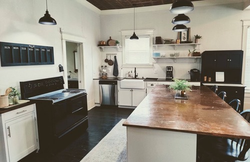 Brazos House | The Conner House-Walk to Magnolia!