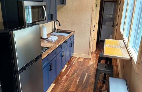 Stanton Cabin | The Container Den - Shipping Container Cabin with Hot Tub - WiFi - Great View!