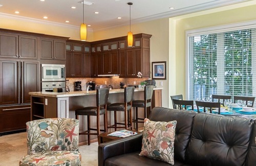 Old Town House | *THE CONTENTED CRANE @ OLD TOWN* Home & Pool Near Duval + LAST KEY SERVICES.