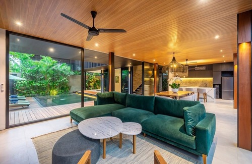 Dyanapura Villa | The Continental 8 bedroom luxury Seminyak
