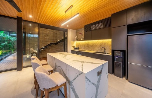 Dyanapura Villa | The Continental 8 bedroom luxury Seminyak