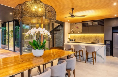 Dyanapura Villa | The Continental 8 bedroom luxury Seminyak