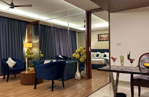 Meerut Hotel | The Conway