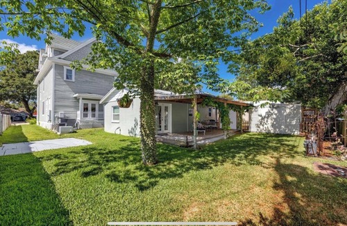 Dunedin Cottage | The Cook Cottage sleeps 4 in Dunedin