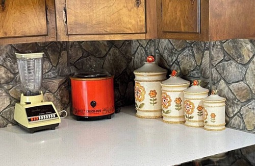 Hamden Apartment | The Cool Cat is a spacious two bedroom 70's themed apartment located in Hamden,